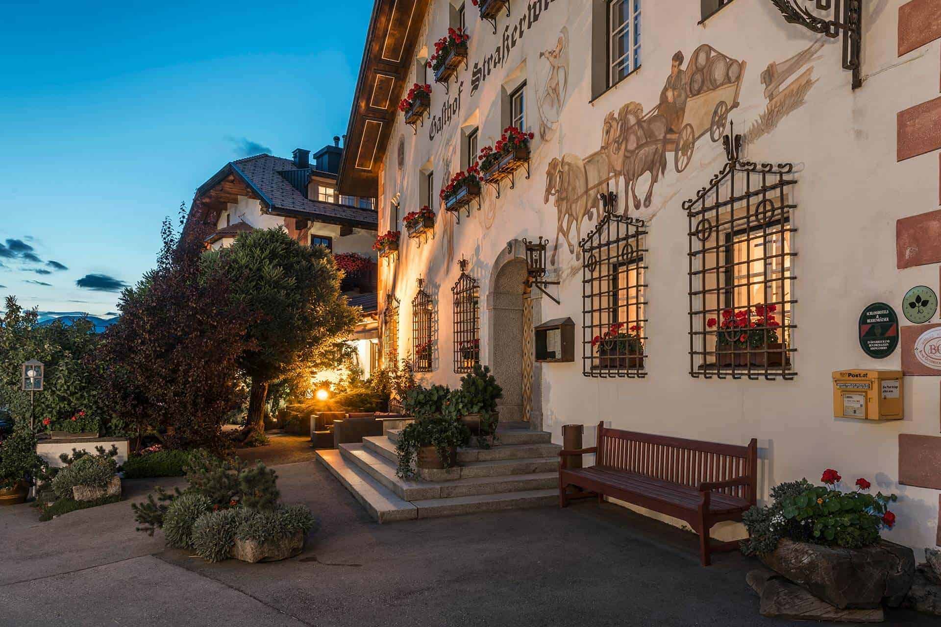4-Sterne Hotel Strasserwirt **** Herrenansitz zu Tirol